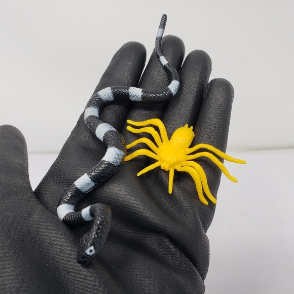 Salamander Lizards Spider Beetle Grasshopper Centipede Toy Lot - Picture 12 of 15